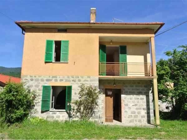 casa indipendente in vendita a Corniglio