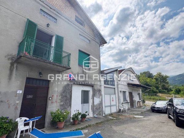 negozio in vendita a Corniglio in zona Ghiare