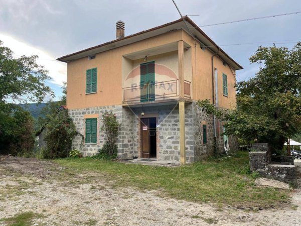casa indipendente in vendita a Corniglio in zona Canetolo
