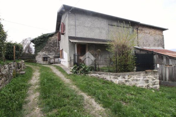 casa indipendente in vendita a Corniglio in zona Ballone