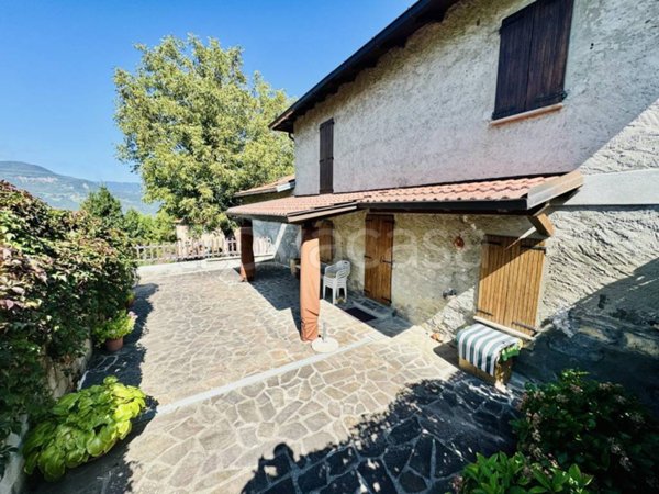 casa indipendente in vendita a Corniglio in zona Agna