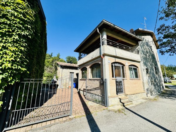 casa indipendente in vendita a Corniglio in zona Ghiare