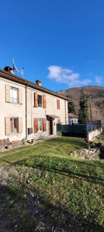 casa indipendente in vendita a Corniglio in zona Ballone