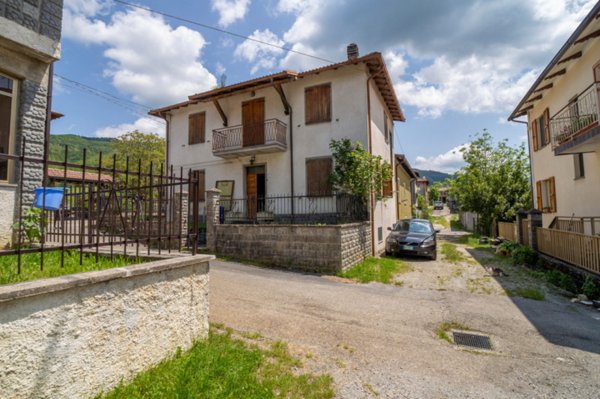 casa indipendente in vendita a Corniglio in zona Ballone