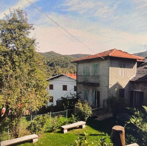 appartamento in vendita a Corniglio in zona Bosco