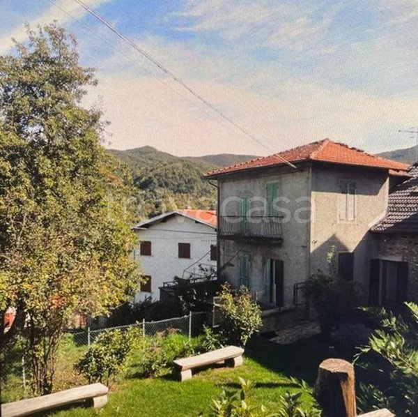 casa indipendente in vendita a Corniglio in zona Bosco