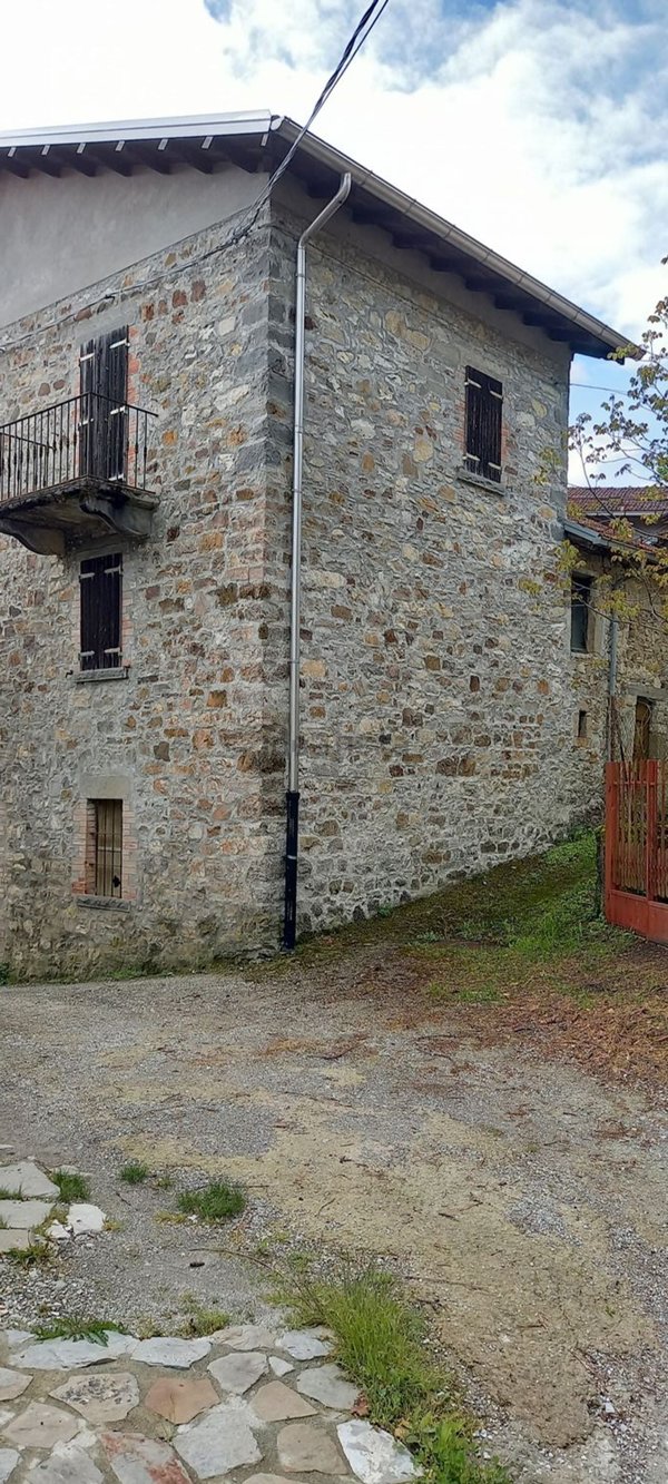 casa indipendente in vendita a Corniglio