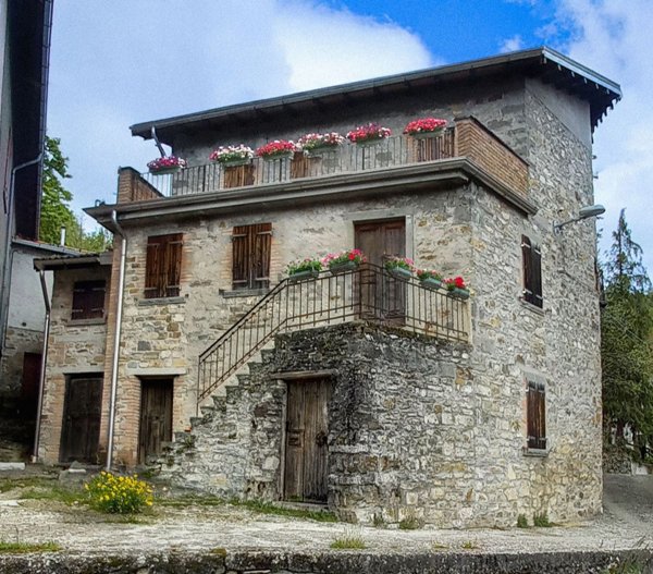 casa indipendente in vendita a Corniglio