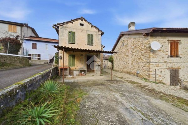 casa indipendente in vendita a Corniglio in zona Beduzzo