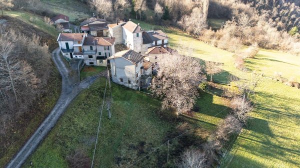 casa indipendente in vendita a Corniglio in zona Tufi