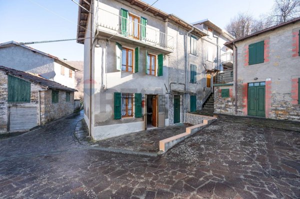 casa indipendente in vendita a Corniglio in zona Tufi