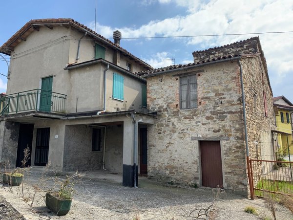 casa indipendente in vendita a Corniglio in zona Mossale