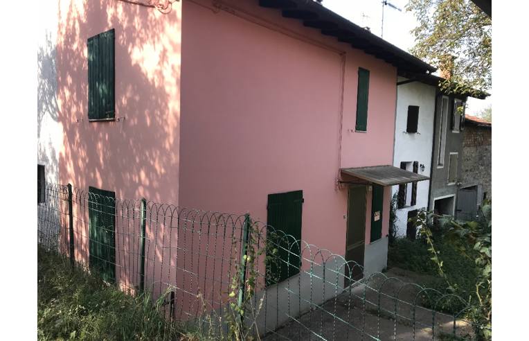 casa indipendente in vendita a Corniglio in zona Ballone