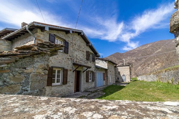 casa indipendente in vendita a Corniglio in zona Roccaferrara