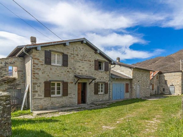 casa indipendente in vendita a Corniglio in zona Roccaferrara