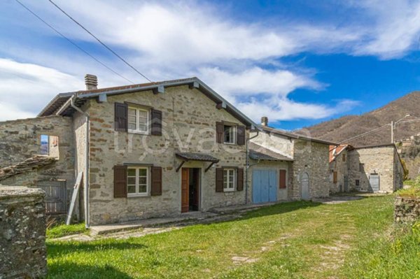 casa indipendente in vendita a Corniglio in zona Roccaferrara