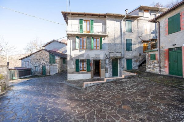 casa indipendente in vendita a Corniglio in zona Tufi