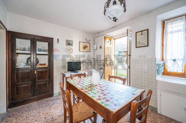 casa indipendente in vendita a Corniglio in zona Tufi