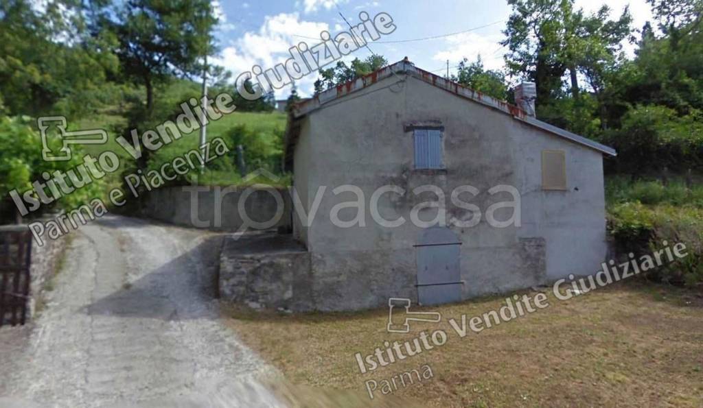 casa indipendente in vendita a Corniglio in zona Bosco