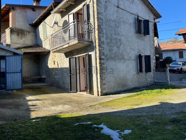 appartamento in vendita a Corniglio in zona Beduzzo