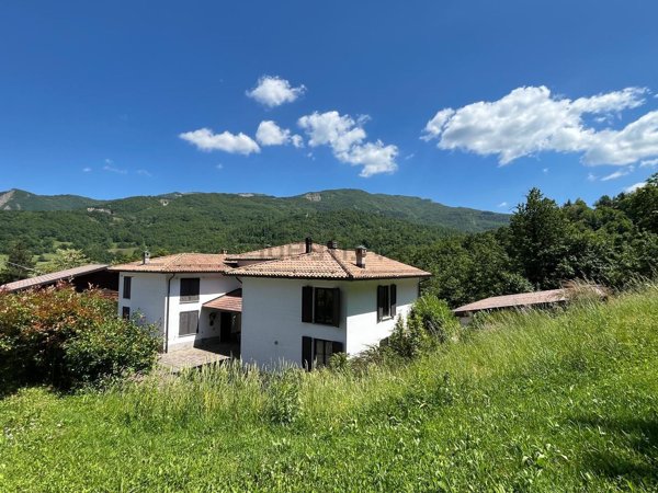 casa indipendente in vendita a Corniglio in zona La Costa