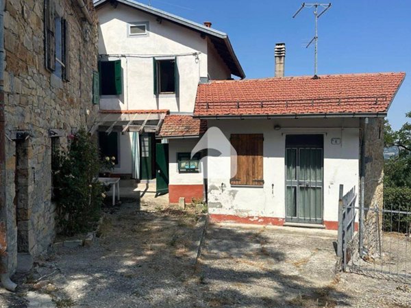 casa indipendente in vendita a Corniglio in zona Pugnetolo