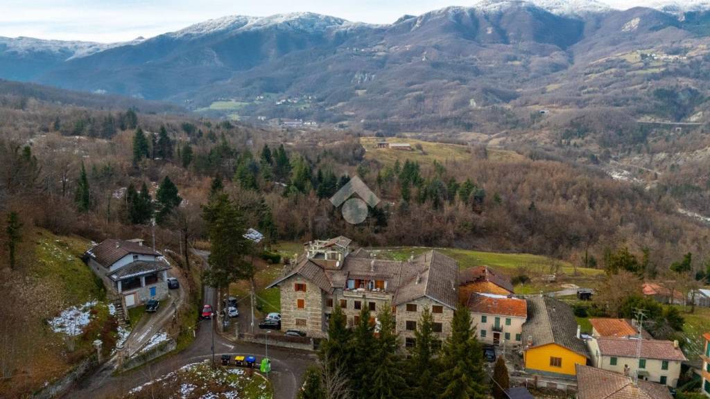 appartamento in vendita a Corniglio in zona La Costa