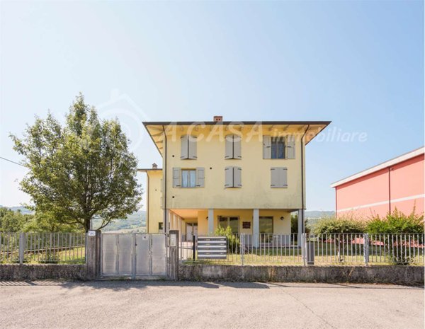 appartamento in vendita a Corniglio in zona Beduzzo