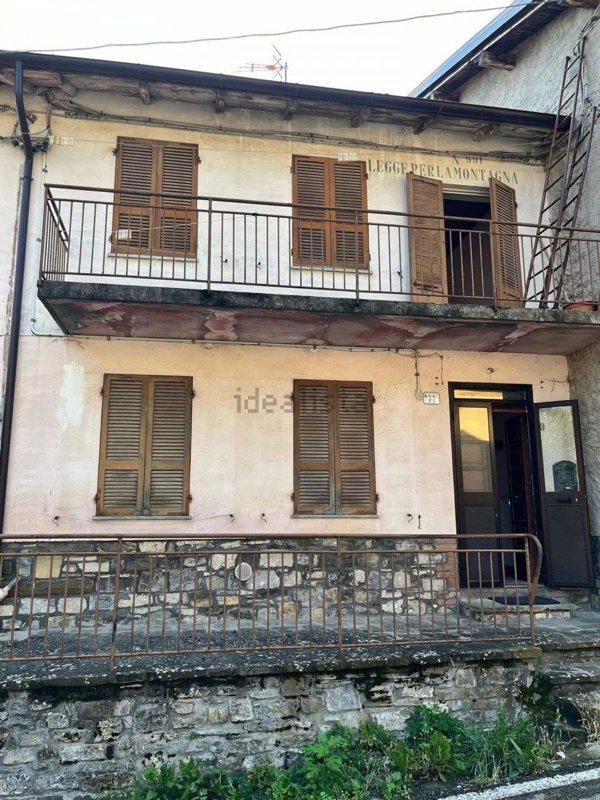 casa indipendente in vendita a Corniglio in zona Sivizzo