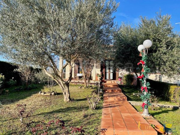 casa indipendente in vendita a Felino