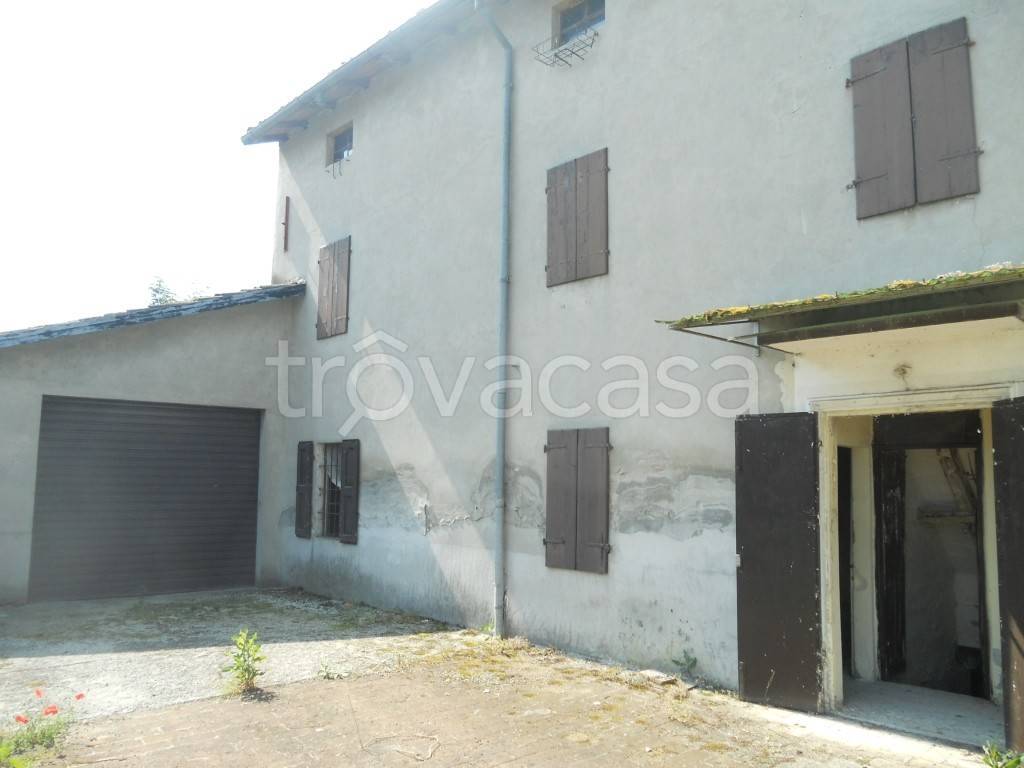casa indipendente in vendita a Felino