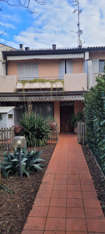 casa indipendente in vendita a Felino
