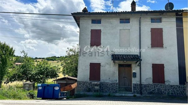 casa semindipendente in vendita a Felino