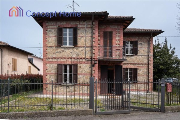 casa indipendente in vendita a Felino