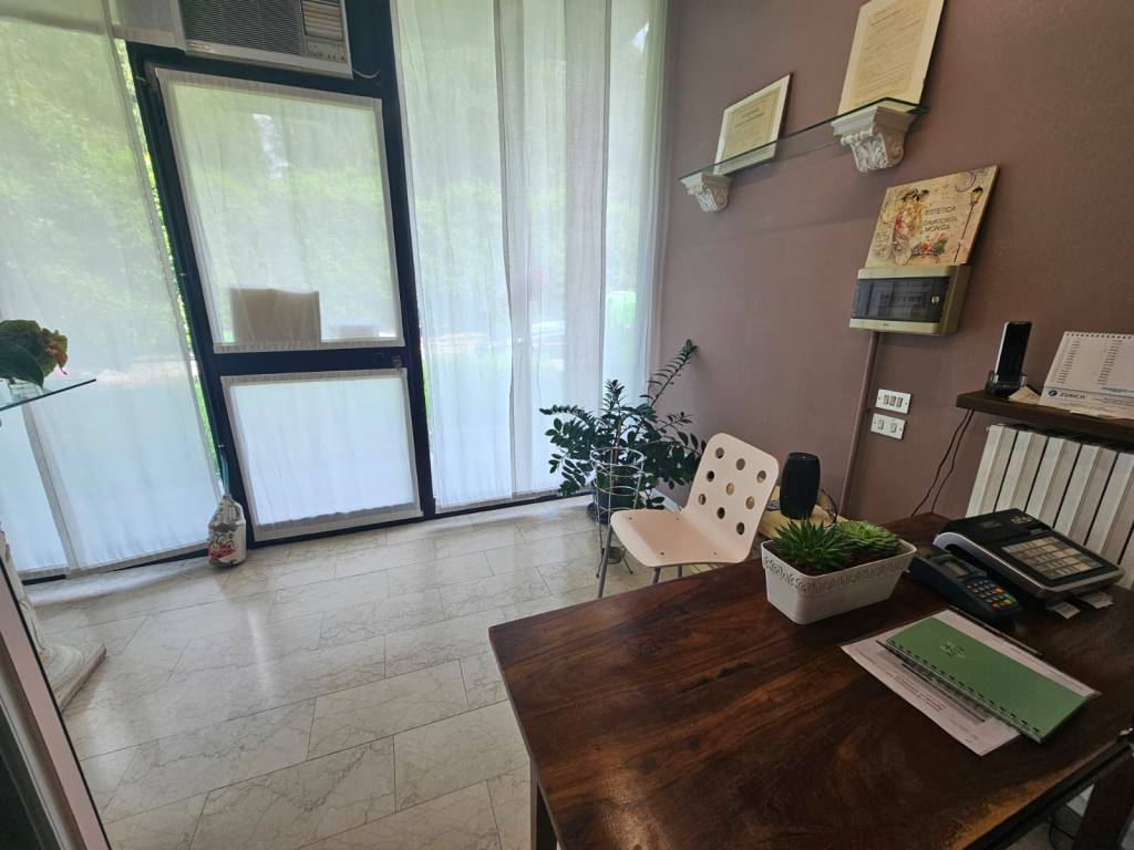 negozio in vendita a Felino