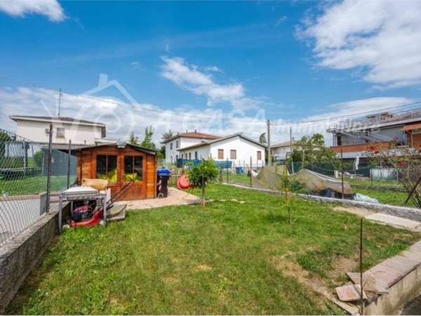 casa indipendente in vendita a Felino