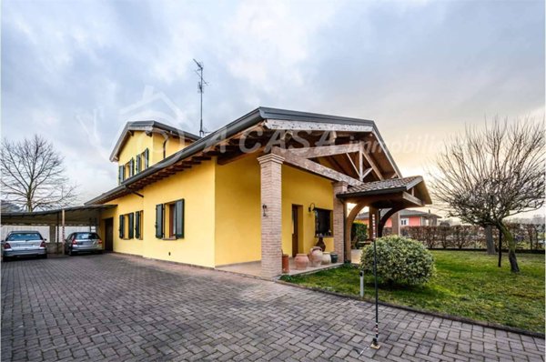 casa indipendente in vendita a Felino