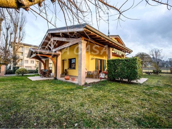 casa indipendente in vendita a Felino