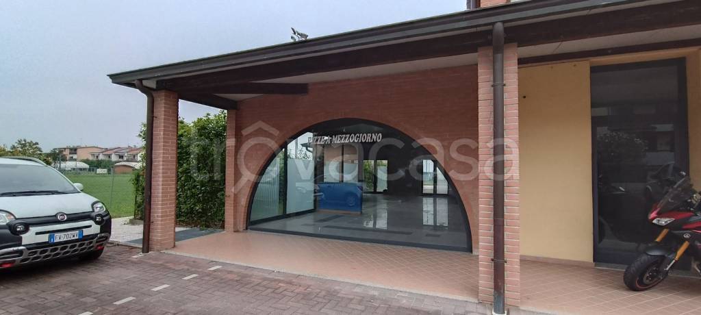 negozio in vendita a Felino