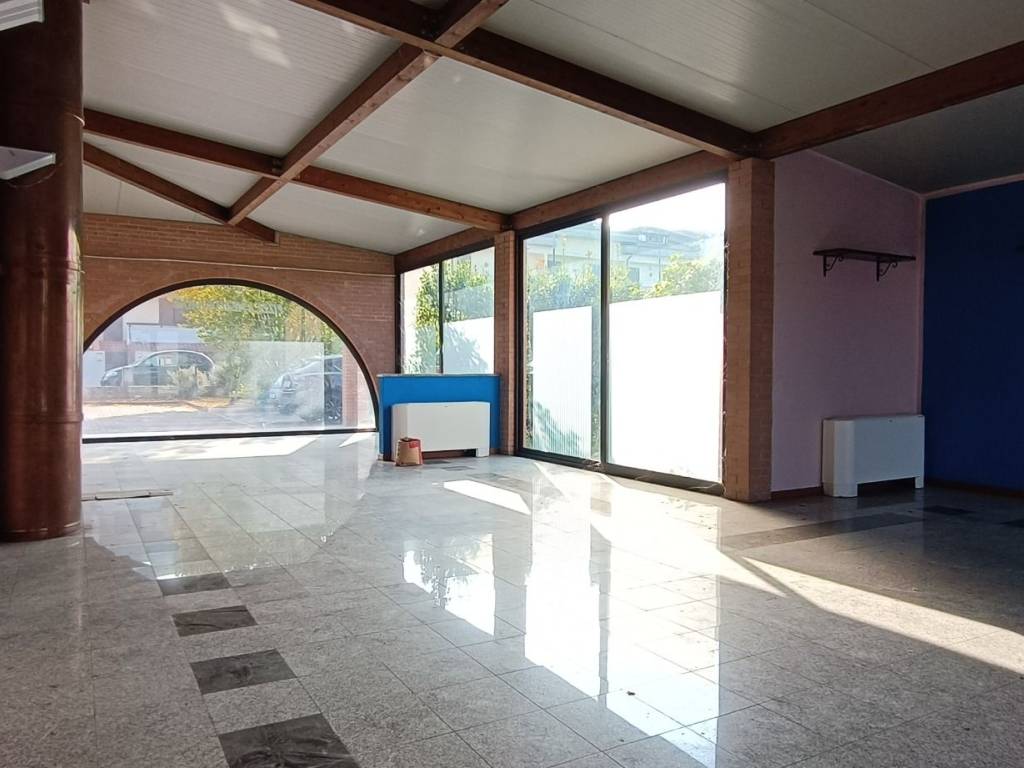 negozio in vendita a Felino