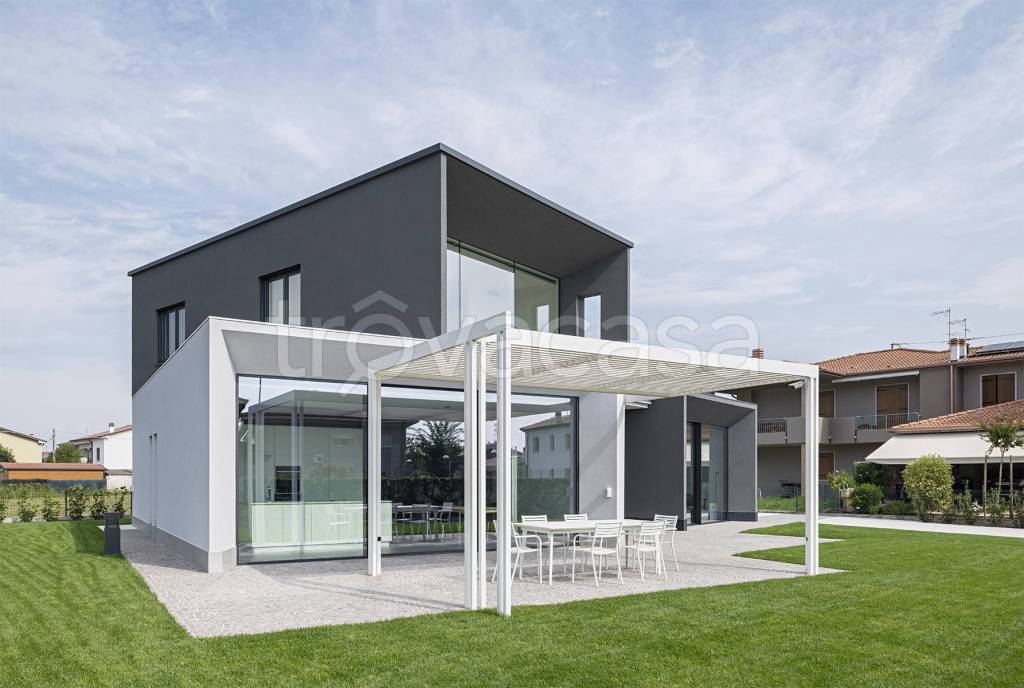 casa indipendente in vendita a Felino