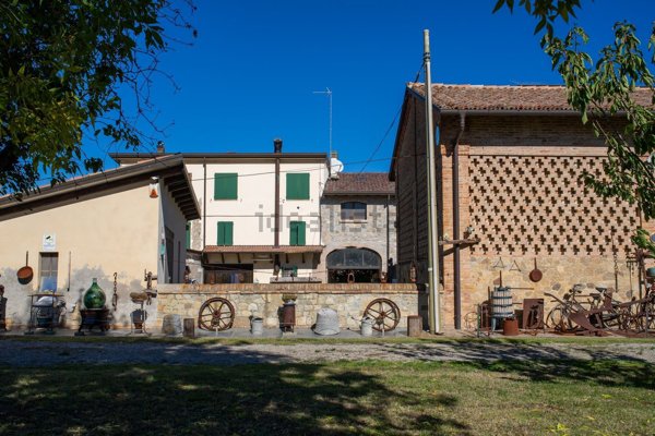 casale in vendita a Felino