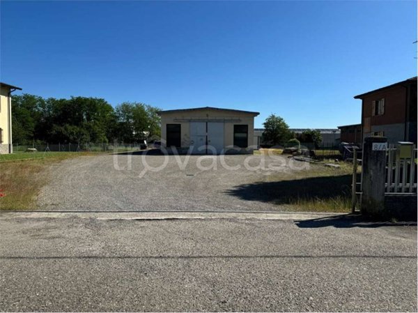 locale commerciale in vendita a Felino