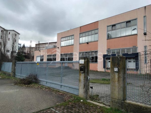 locale commerciale in vendita a Felino