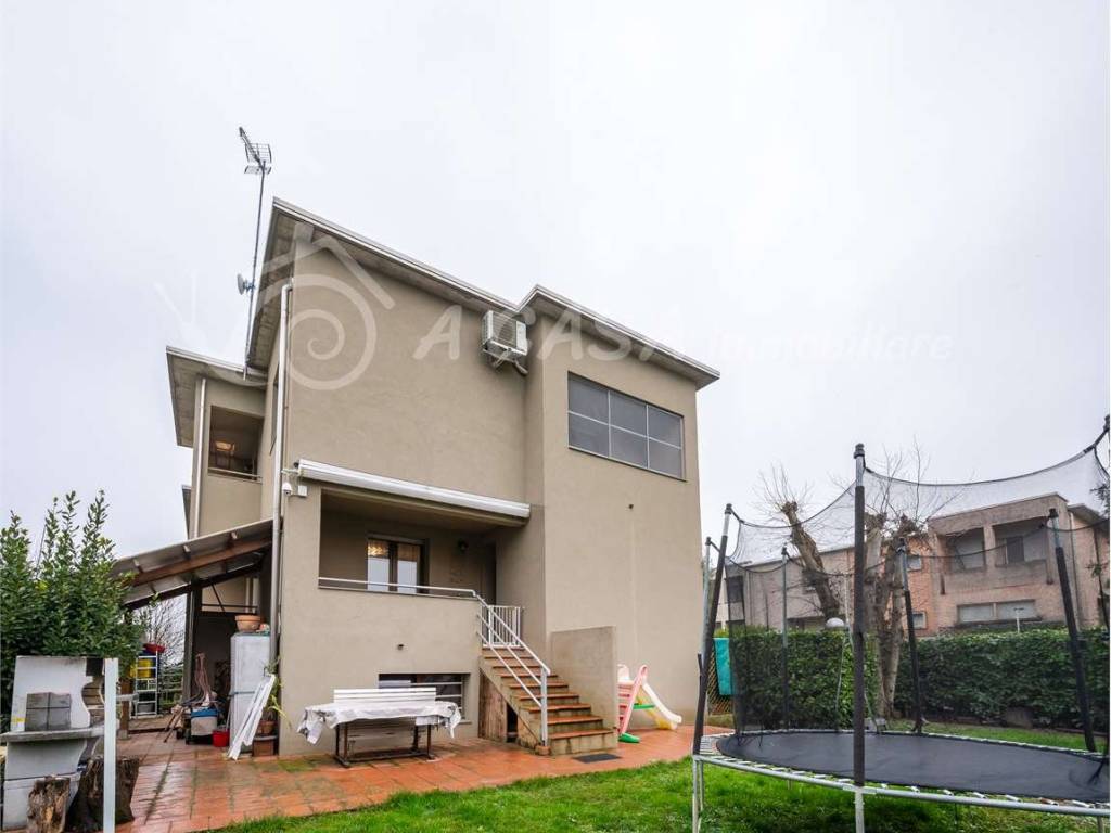 casa indipendente in vendita a Felino