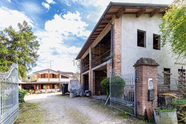 casa indipendente in vendita a Felino