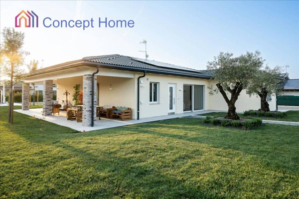 casa indipendente in vendita a Felino