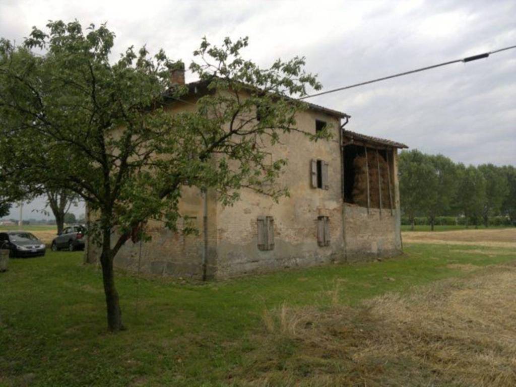 casa indipendente in vendita a Fidenza in zona Castione Marchesi