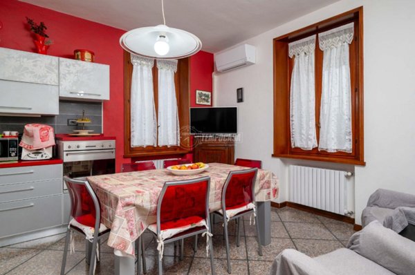 casa indipendente in vendita a Fidenza in zona Fornio