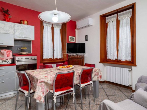 casa indipendente in vendita a Fidenza in zona Fornio